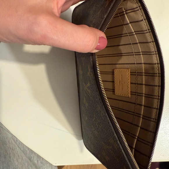 Louis Vuitton Brown Monogram Pouch - Picture 4 of 16
